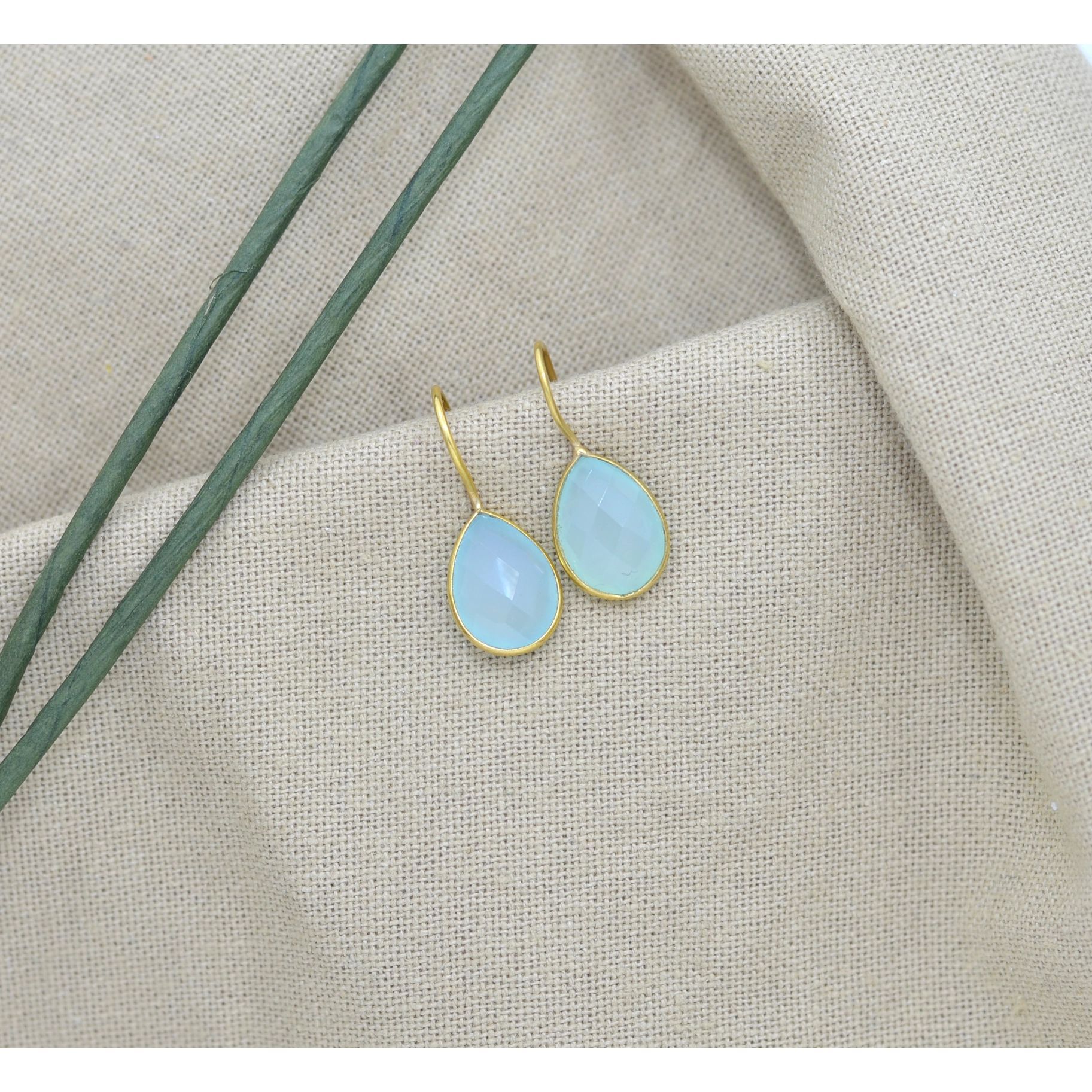 Schmuckoo Berlin - aqua chalcedoon oorbellen